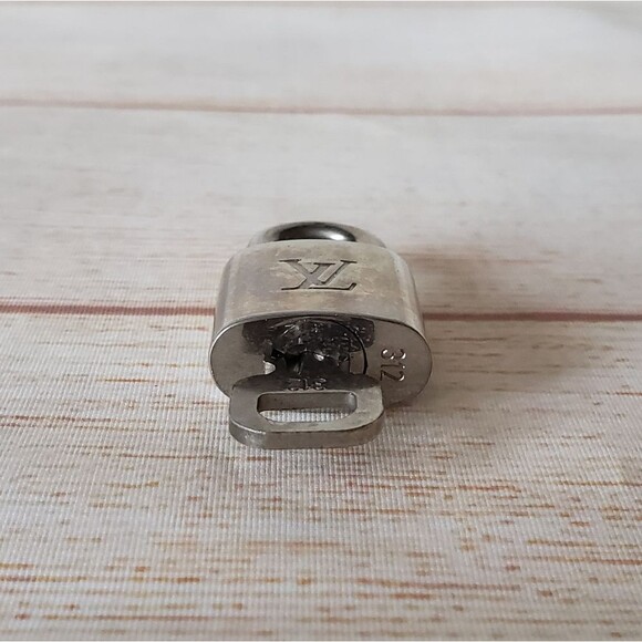 RARE! Authentic Louis Vuitton #312 Lock and Key Set Silver 300 Series Padlock - Picture 10 of 12
